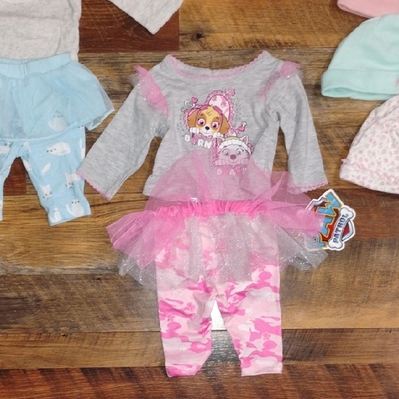NEWBORN GIRLS CLOTHING AND  ACCESSORIES!!! HUGE BUNDLE! - Picture 10 of 14